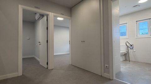 Interior de la vivienda de emergencia social del Concello de Ribeira, en Carreira.