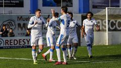 Parte de la plantilla del pasado curso, celebrando un gol ante el Fisterra
