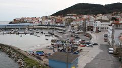 Imagen del puerto de Fisterra, donde se inaugurar�el monumento dedicado a la emigraci�n