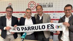 Los hermanos David y Bruno Garc�a junto a Julio Mart�nez y Naveira en el anuncio oficial.