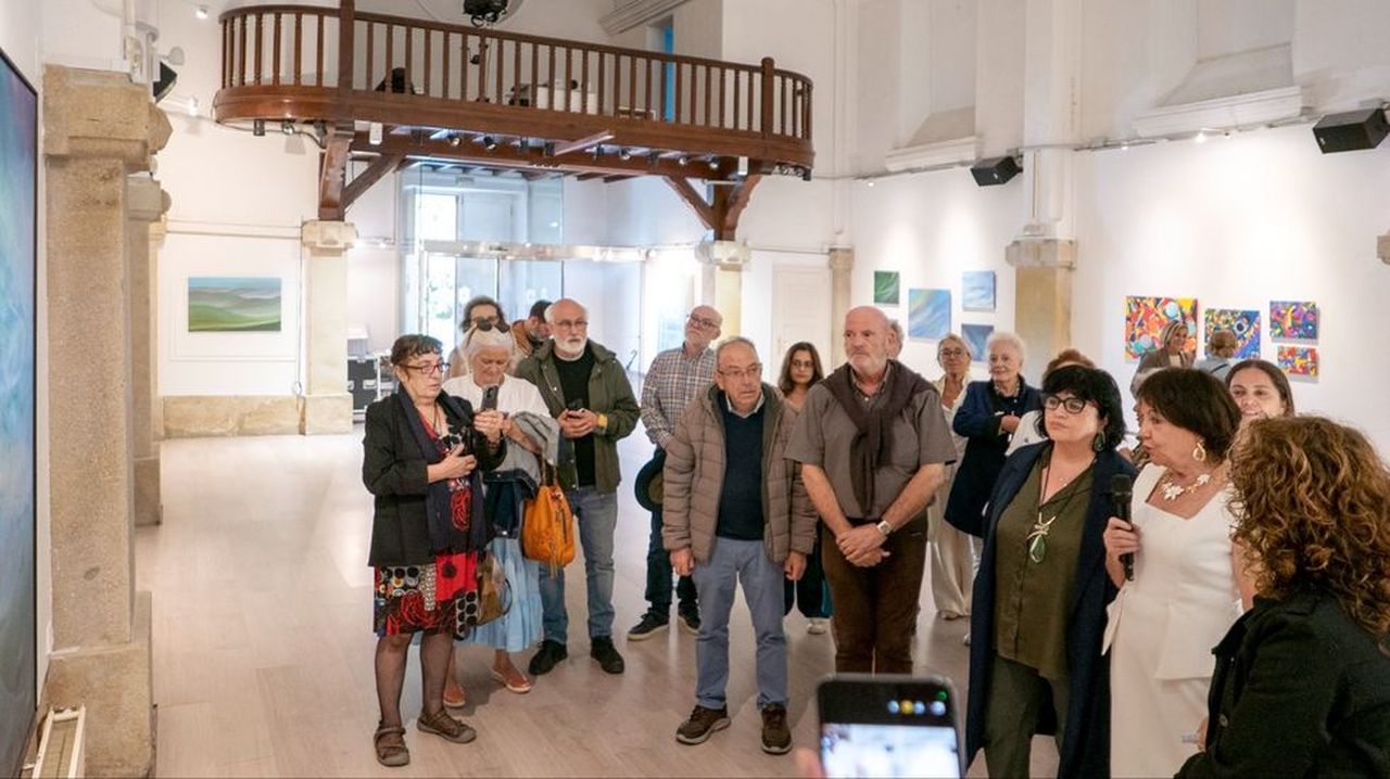 Arte que abraza en Lugo: «Pinto cielos y aguas limpias; me preocupan mucho el consumismo y la contaminación»