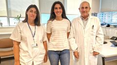 En la imagen, (de izqda. a dcha.): la enfermera del servicio de Endocrinolog�a y Nutrici�n del HUCA, Mar�a Villa de la Fuente; el jefe del servicio, Edelmiro Men�ndez, y la paciente Luc�a Fern�ndez