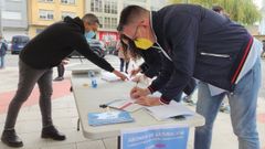 Recogida de firmas en demanda de un segundo centro de salud para Carballo 