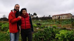 Estefan�a Bravo y Manuel Mateo, en las huertas periurbanas de Mareo