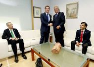 <span lang= es-es >Anuncio en Compostela</span>. Los presidentes de la Xunta y la SEPI, acompa�ados por el conselleiro de Industria y el alcalde, eligieron Santiago y no Ferrol para anunciar el nuevo encargo. La �ltima ocasi�n en la que estuvieron en la urbe naval fue en febrero, para anunciar el contrato del flotel.