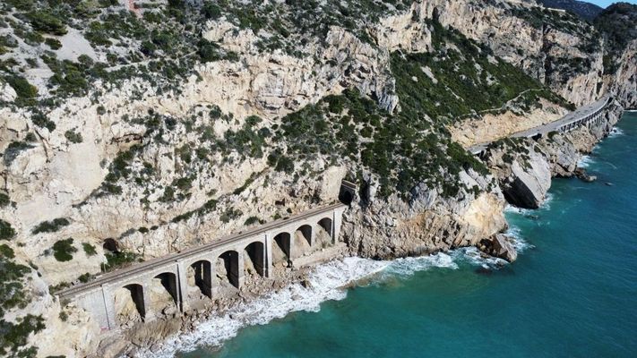 Viaducto de la l&iacute;nea del tren en Sitges.