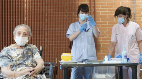 Consuelo Landa, la primera mujer vacunada en el Pa�s Vasco