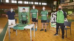 Directiva y cuerpo t�cnico presentaron a los tres fichajes, Diego, Ram�n y David.