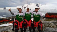 Los tres racinguistas, en la base argentina Primavera. 