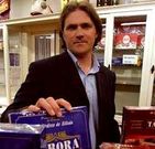 Jos� T�bora, en el establecimiento. 