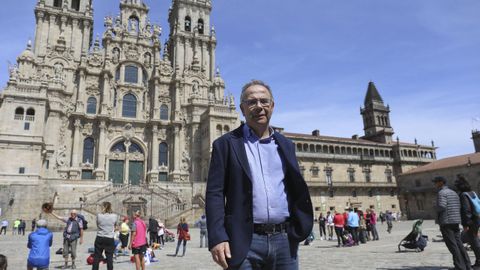 Bugallo, na praza do Obradoiro, a carn de varios grupos de peregrinos descansando