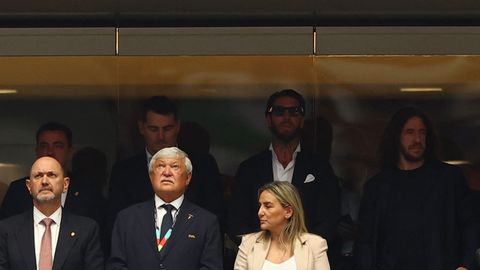 Los ganadores del Mundial 2010 Xavi Hern�ndez, Iker Casillas, Sergio Ramos y Carles Puyol vieron el Francia-Espa�a en compa��a del presidente de la RFEF, Rafael Louz�n, y el vicepresidente de la FIFA, Sandor Csanyi