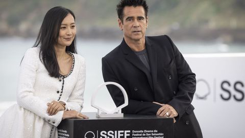 Los actores Fala Chen y Colin Farrell en la presentaci�n la pel�cula �Ballad of a Amall Player� 