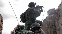 Varios soldados israelíes, el domingo durante una operación militar en la Franja de Gaza.