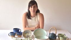 Del Valle, el viernes, recin llegada a Berln, fotografiada por una amiga con algunas de sus creaciones