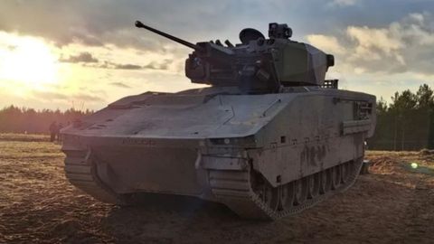 Un blindado tipo ASCOD con una torreta modelo UT30 MK2 de la empresa israel Elbit Systems