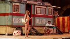 Imagen de la obra �Anfitri�n�, que este s�bado llega al escenario del Pazo da Cultura
