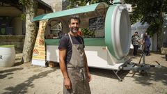 Alejandro Gonz�lez con su food truck en la Feira do Vi�o do Ribeiro