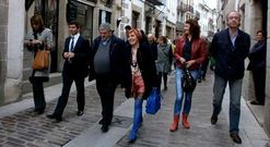 Las autoridades, ayer por Mondoedo con la pregonera, Mari Carmen Rodrguez Lage.