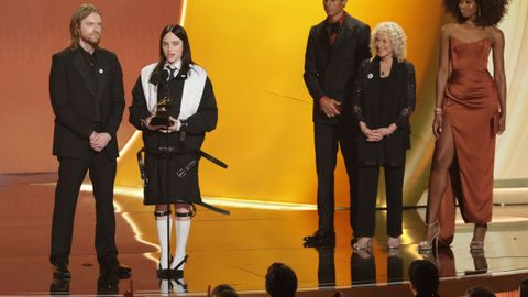 Billie Eilish vestida de Hodakova