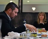 <span lang= es-es >Balance de a�o</span>. L�pez y Amalia Goldar compartieron desayuno con la prensa local para analizar 2014 y sus previsiones para 2015.