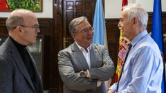 Luis Menor, en el centro, con V�zquez Barquero y Lejido Soto.