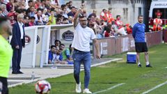 Yago Iglesias dirigiendo al equipo durante la temporada 23/24