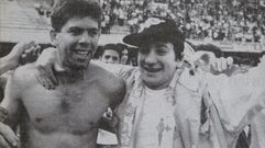 Fabiano, celebrando con un aficionado el ascenso de 1992
