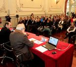 Rafael Louz�n y Fernando Bay�n, ayer durante la explicaci�n del proyecto a empresarios del sector.