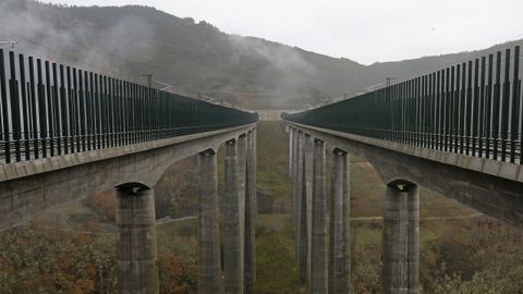 Viaducto de Teixeiras, en la l�nea de alta velocidad Madrid-Galicia