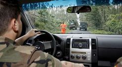 Imagen tomada desde el interior de un veh�culo del Tercio durante una patrulla forestal. 