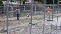 Trabajos de pavimentaci�n de la senda paralela al paseo peatonal sobre el Gafos 