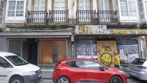 Bajo sin uso en la calle de la Iglesia en el se cuelan ocupas