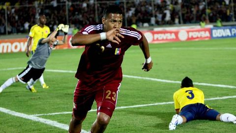 Rondón celebra el gol de Venezuela a Colombia