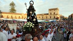 Multitudinaria procesin de San Benito de Cambados