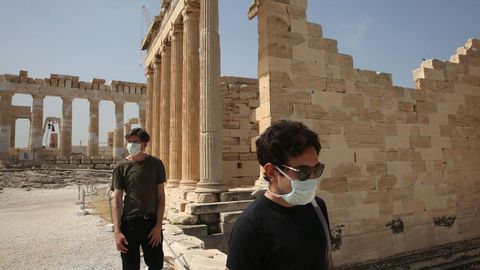 Turistas holandeses visitando la Acrpolis hace una semana