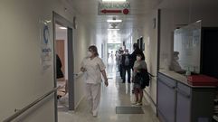 Al me nos dos de los doce contagiados en el brote de A Pobra requirieron tratamiento m�dico en el hospital, pero ahora ya est�n en sus casas