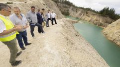 Representantes de la Xunta y de los Concellos de Malpica y Carballo, ayer en la presentaci�n del plan 