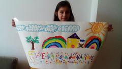 Mar�a Eduarda con su dibujo
