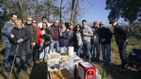 Grupos de familiares y amigos disfrutaron del d�a con una gran comida