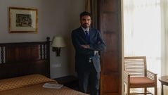 Jos� Antonio Cedena, en una de las suites del Parador de Turismo