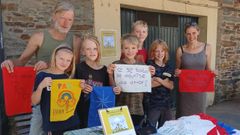 Haron, Nienke y sus cinco hijos, Indy, Yano, Tjaba, Flyn y Djim, que tienen entre 9 y 14 años