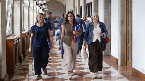 La presidenta de la Diputaci�n, Carmela L�pez, y diputadas del PSOE