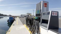 Surtidores de combustible en el puerto de Vilanova de Arousa (foto de archivo).