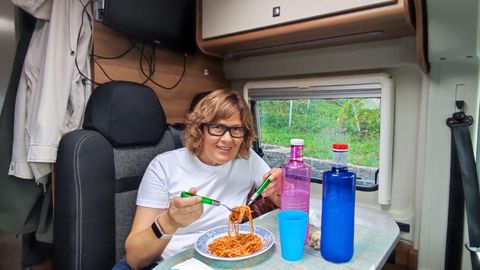 Durante el viaje, el matrimonio solía hacer al menos una comida al día en la autocaravana