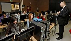 Los alumnos de Xesti�n P�blica aprenden las aplicaciones inform�ticas que usan las gestor�as.