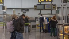 Pasajeros en el aeropuerto de Santiago en una imagen de hace una semana.