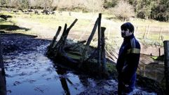 El hermano en la finca del desaparecido