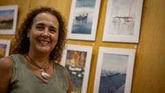 Cristina Corral, pintora que expone su obra en A Pobra, tiene un estilo marcado por la expresividad y el movimiento