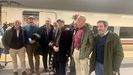 Integrantes del grupo de montaalos mayorinos en el tren de Asturias a Len